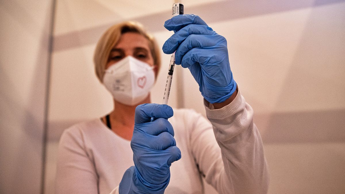 Arenberger: Lidé nad 40 let by se mohli registrovat na očkování v červnu